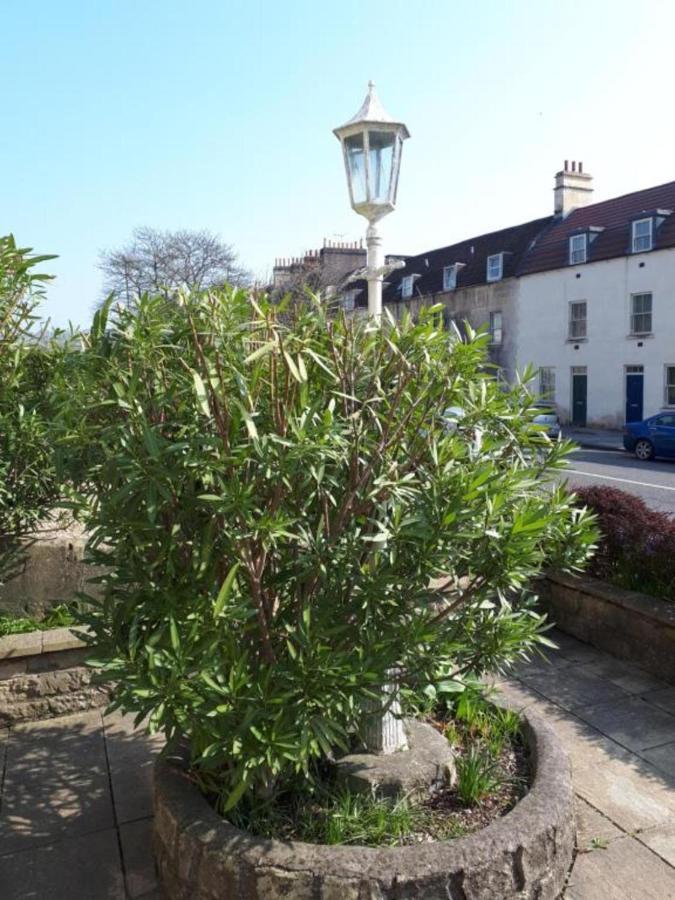 Oyo 3 Crescent Gardens Hotel Bath Exterior foto
